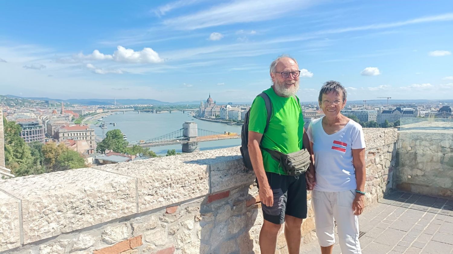 Bâle-Jérusalem à pied : les deux Mosellans Bernard et Geneviève sont à Budapest après deux mois de marche