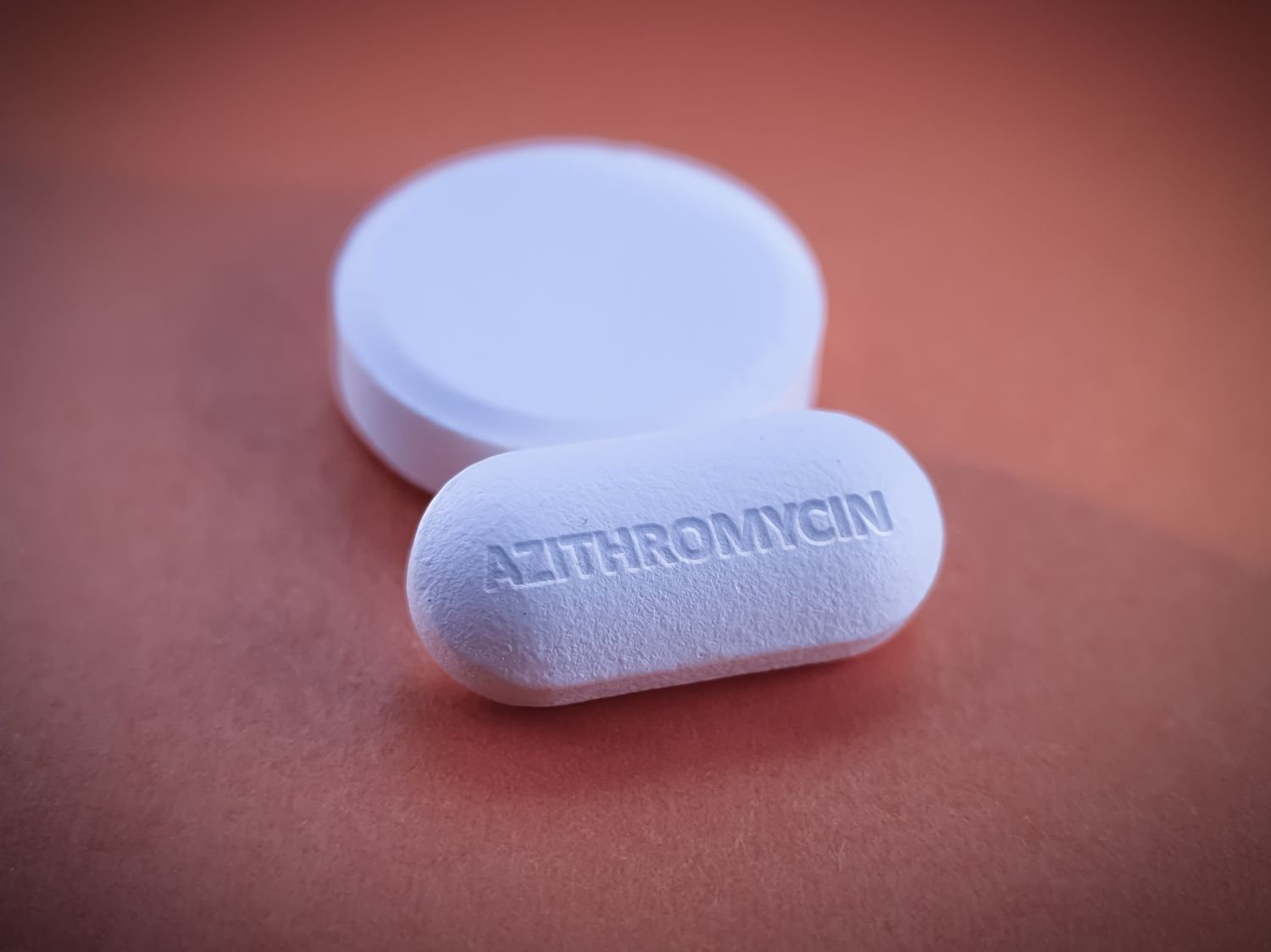 L’azithromycine : un remède pour bloquer les complications liées au coronavirus ?