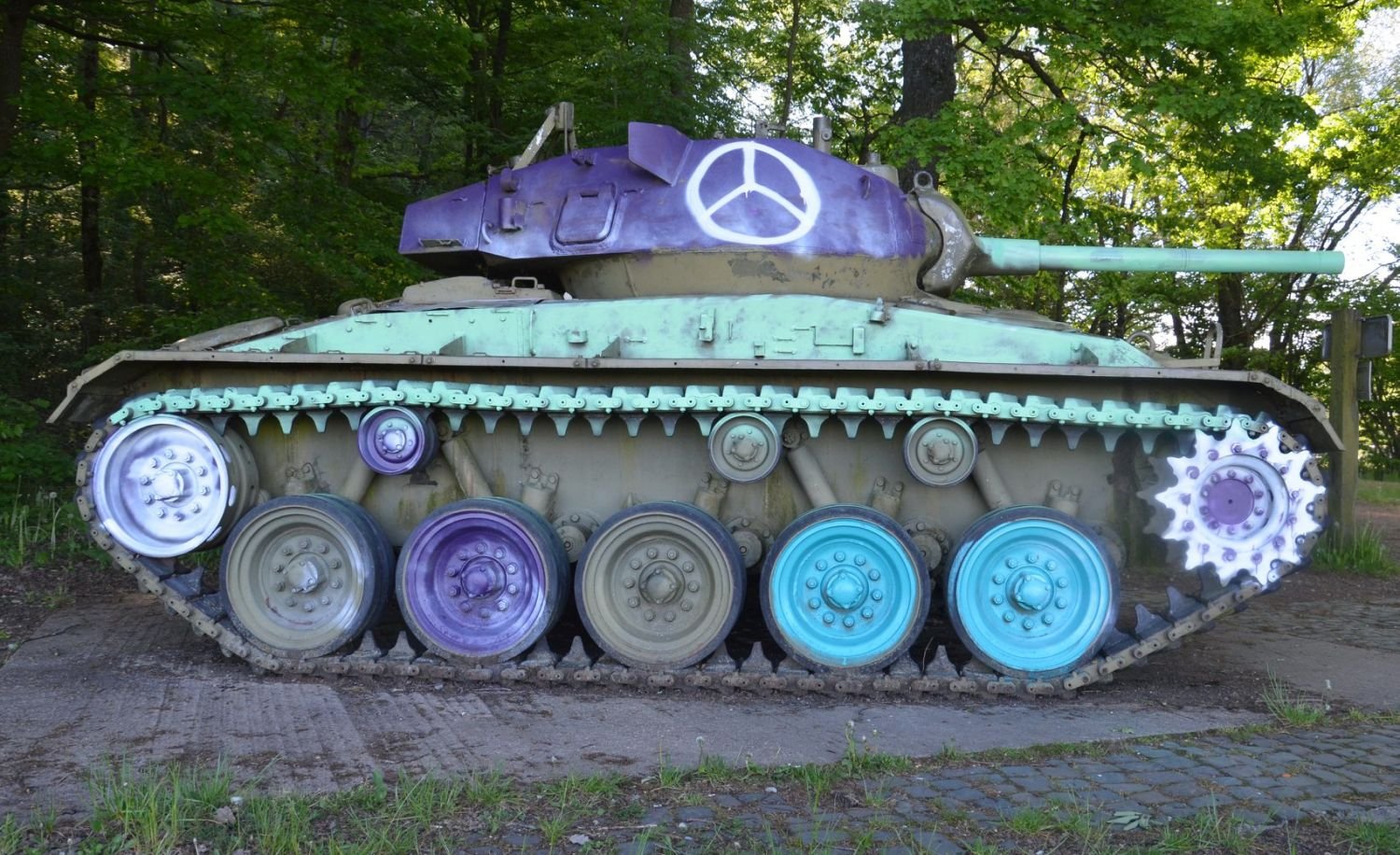Spicheren : Le char de 1945 tagué