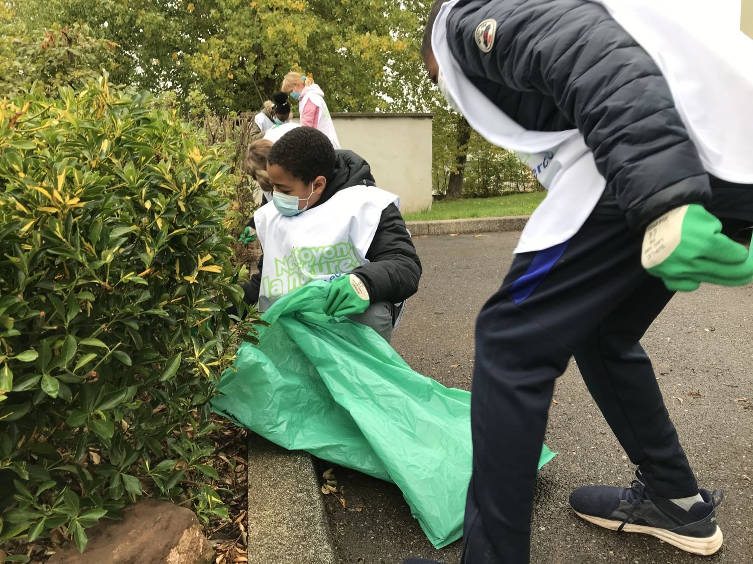 Ramasser des déchets, pour mieux sensibiliser