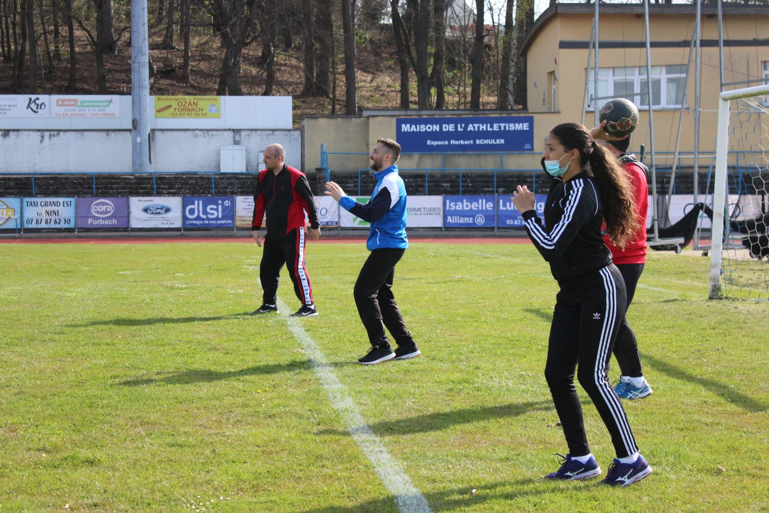 Handball : Pas de gymnase ? Les handballeurs forbachois s'invitent au stade !
