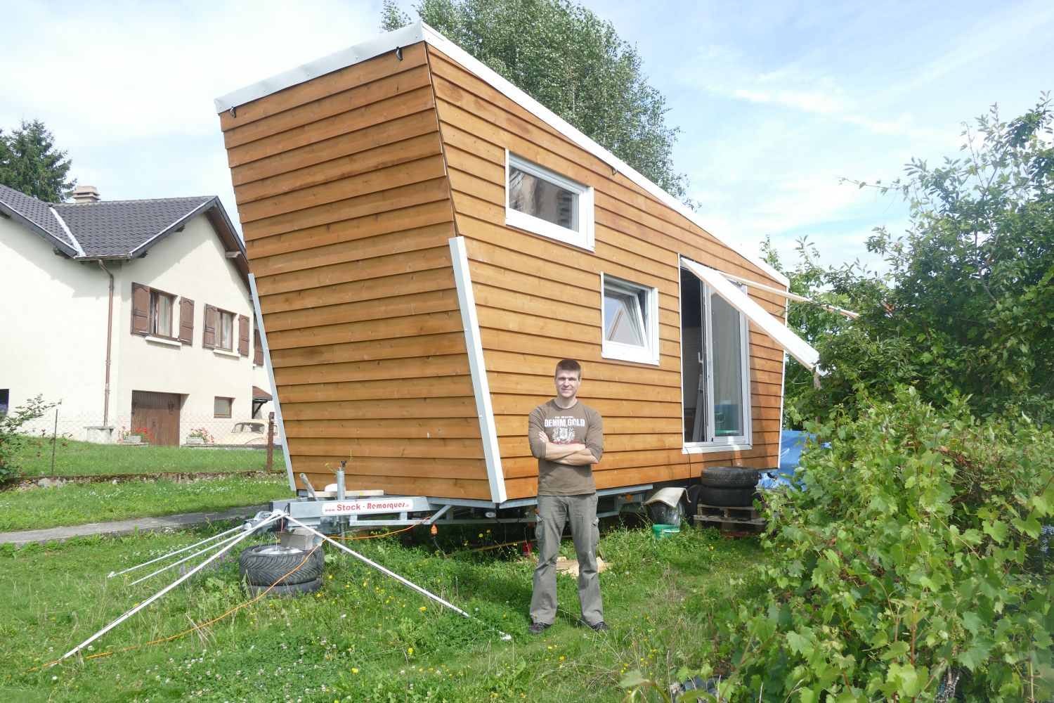 Guenviller (Ep.3) : Mutien construit sa propre tiny house 