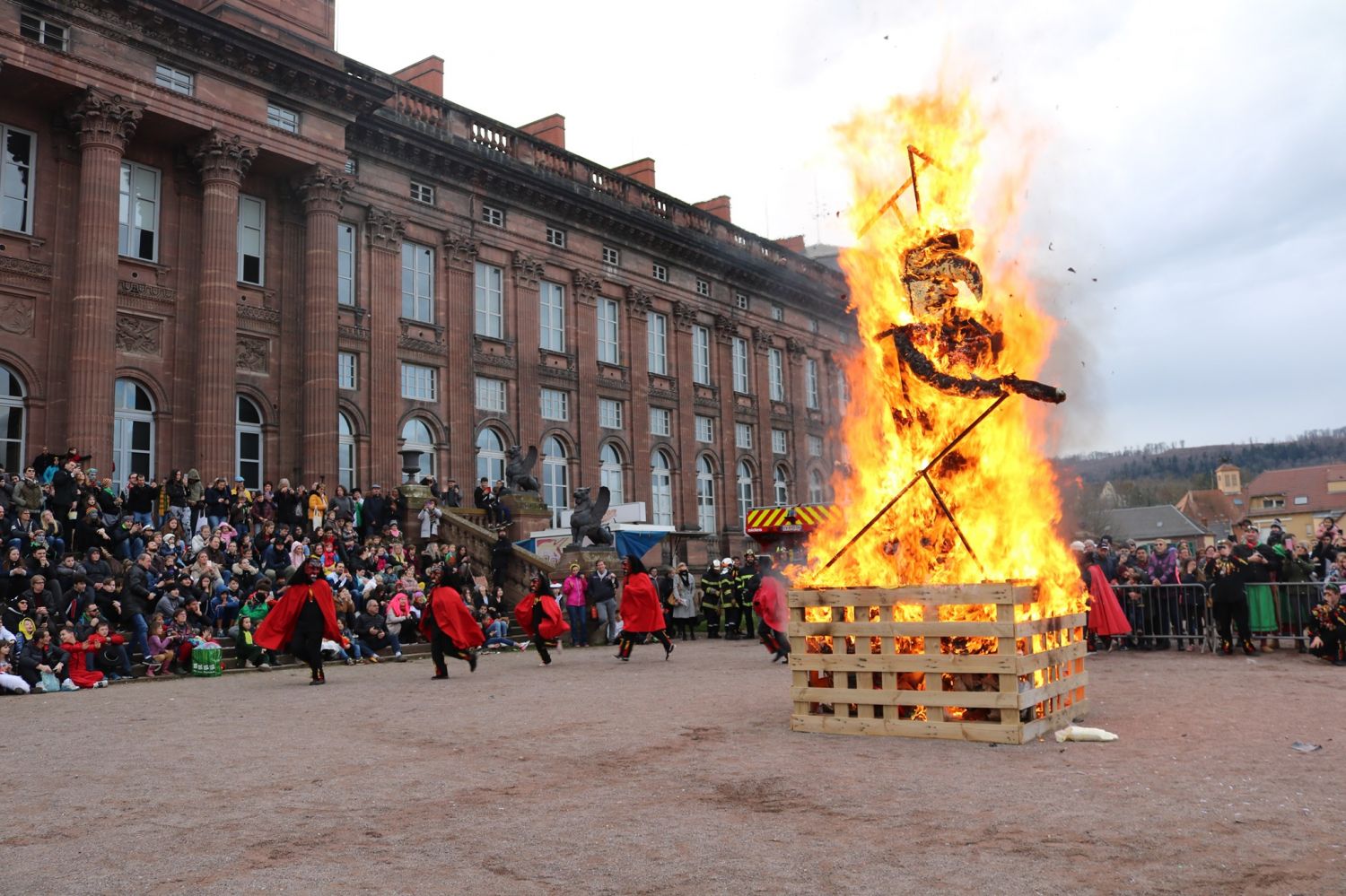 Saverne : la traditionnelle sorcière sera brûlée dimanche après la cavalcade 