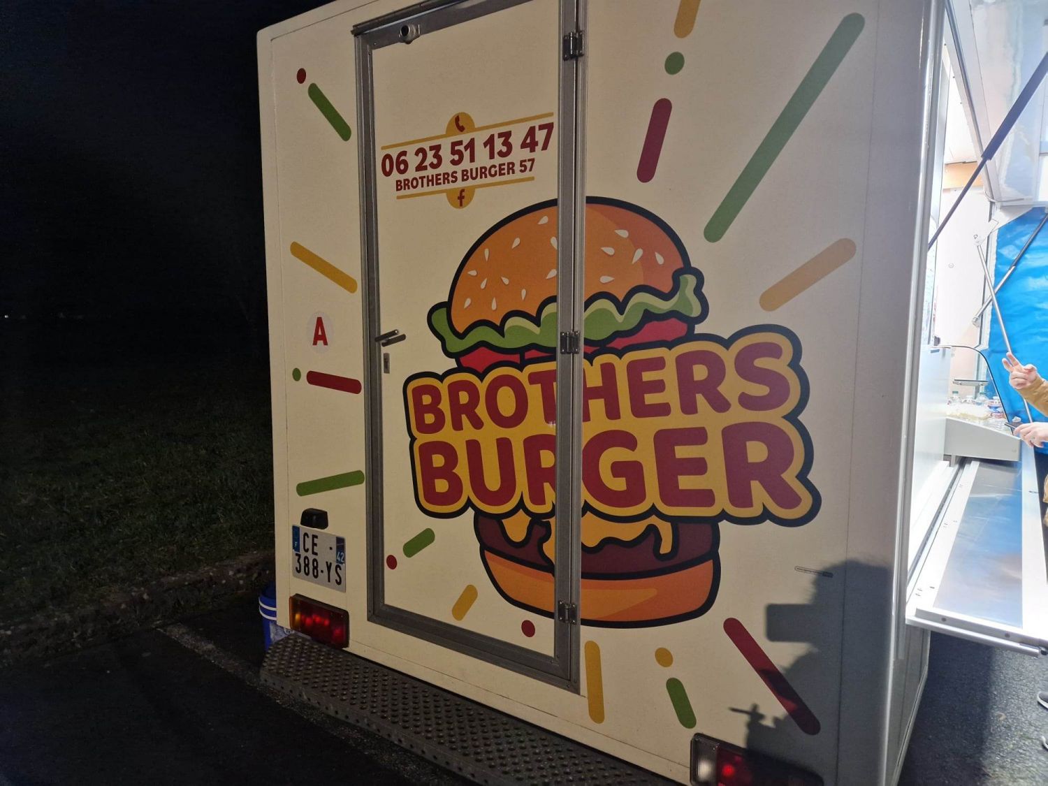 Deux frères lancent leur food truck, le Brothers Burger 
