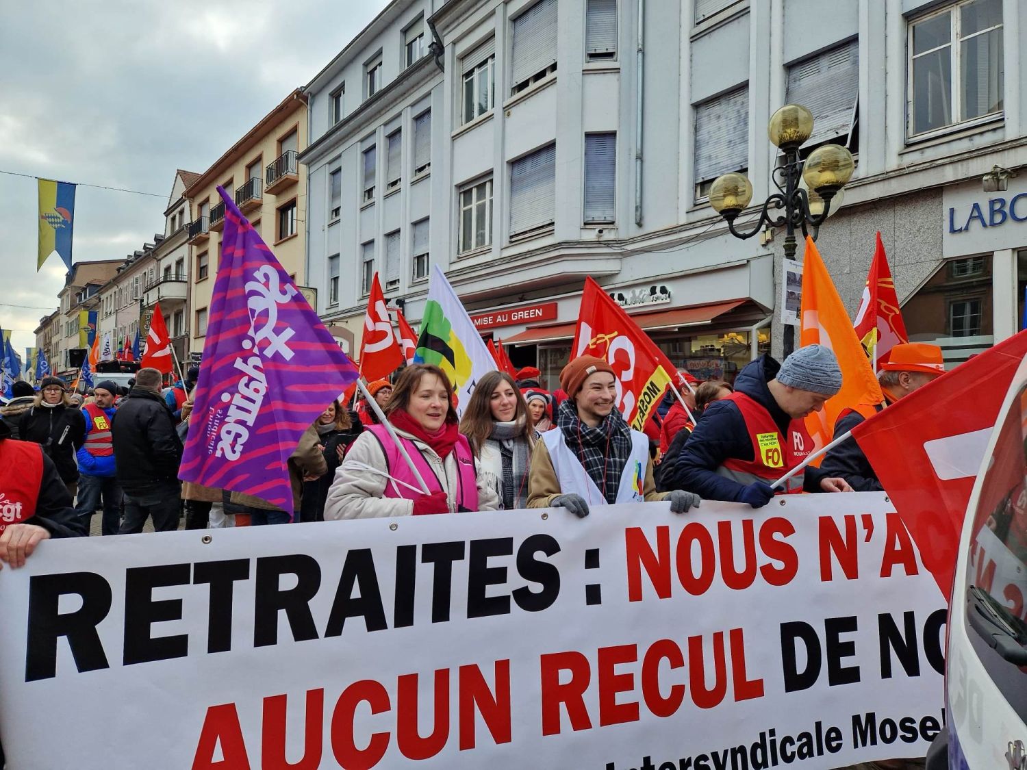 Discours d'Emmanuel Macron : les syndicats appellent au rassemblement