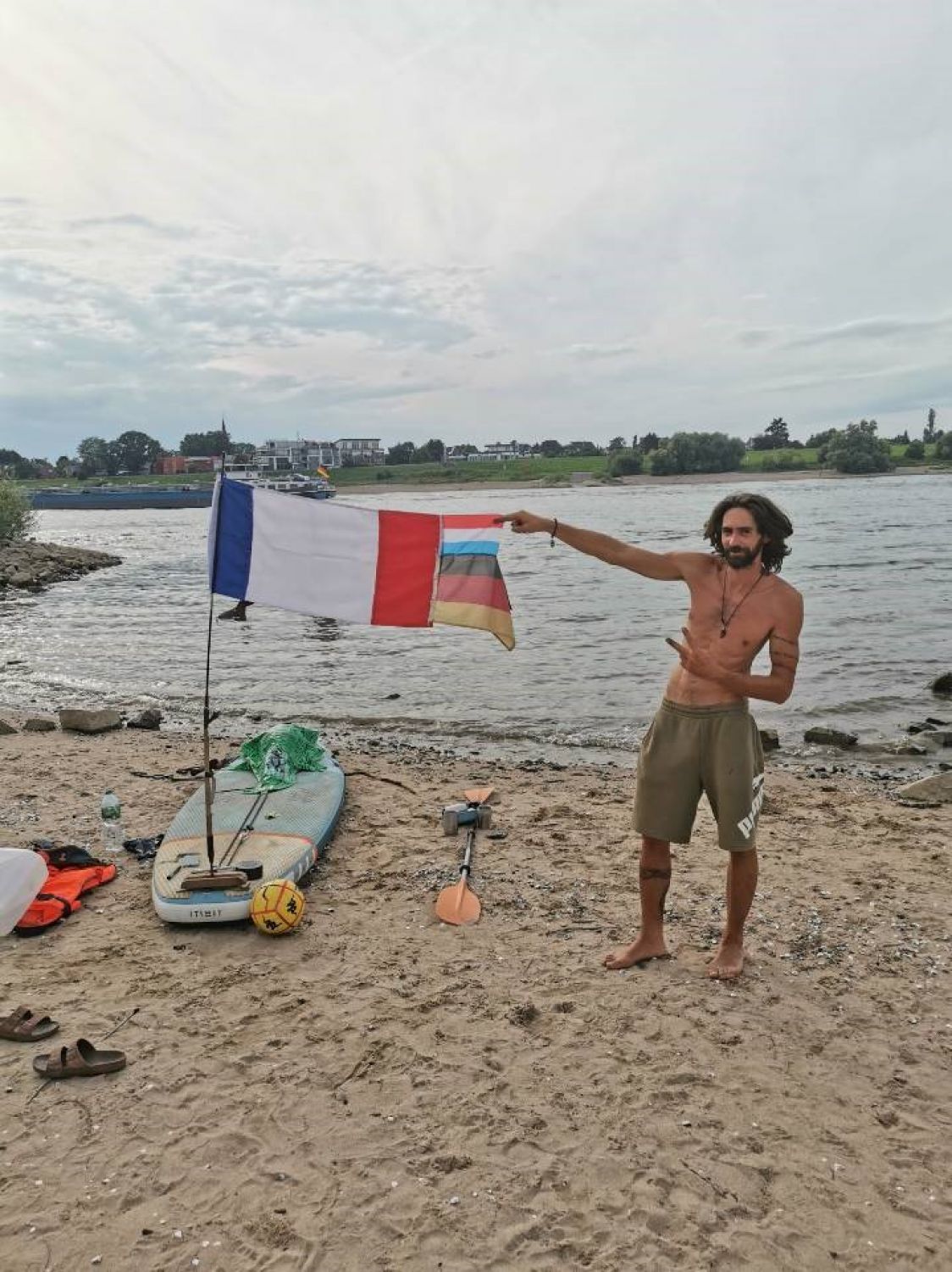 Du Saulnois aux Pays-Bas en paddle, le défi de Damien pour soutenir une victime des attentats de 2012
