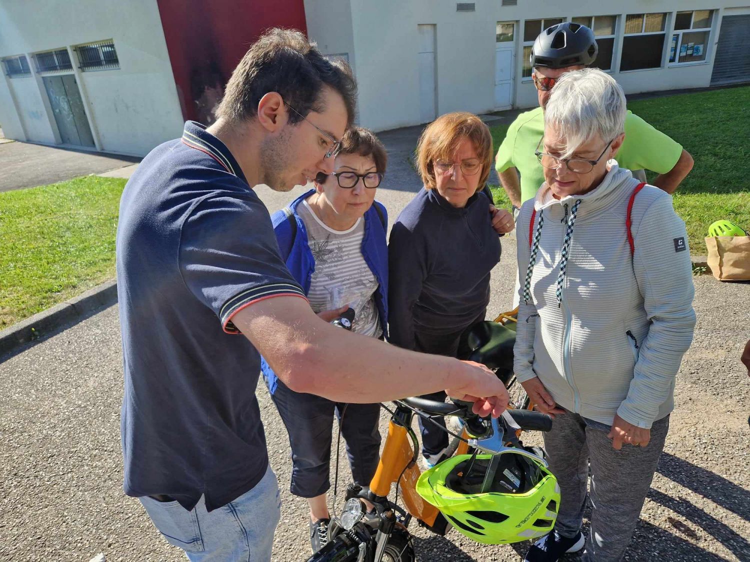 Initiation au vélo à assistance électrique pour renforcer la mobilité des jeunes retraités 
