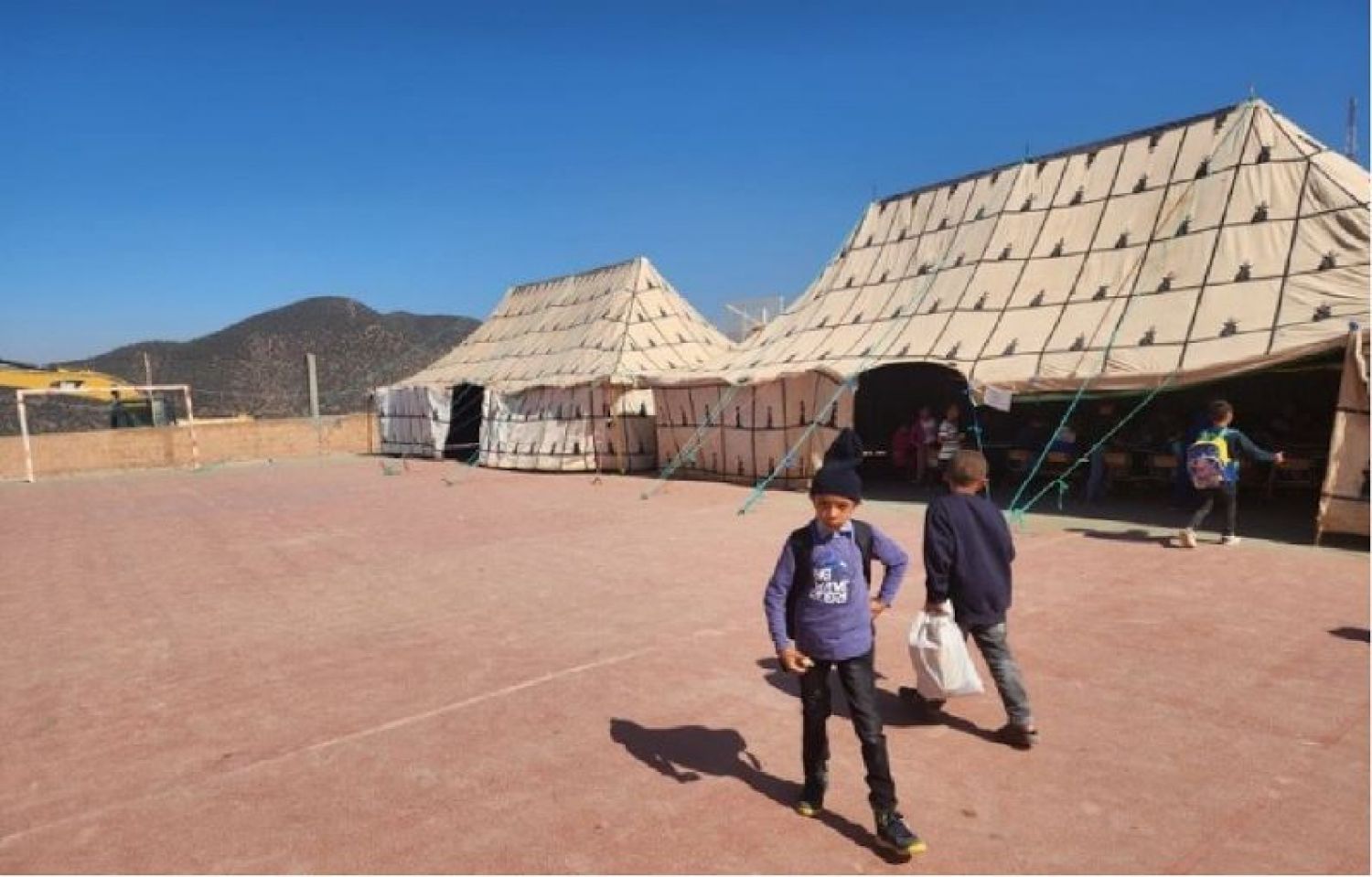 Une première salle de classe pour les enfants sinistrés du Maroc