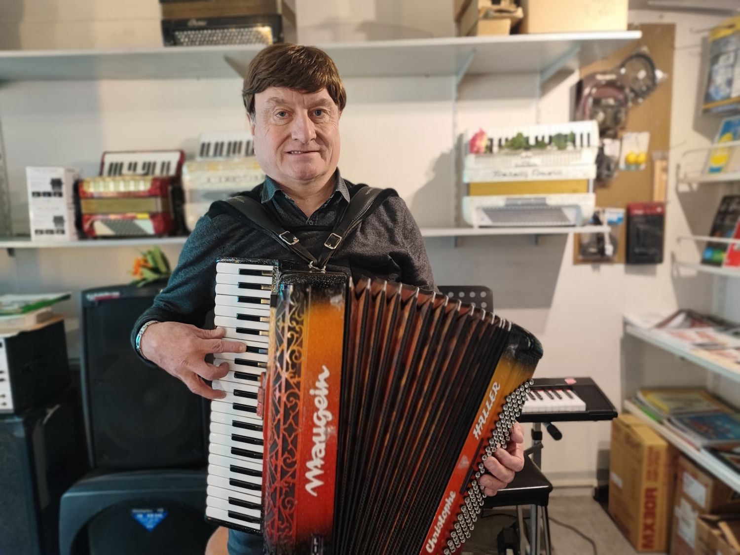 Christophe Haller répare des accordéons depuis plus de 30 ans