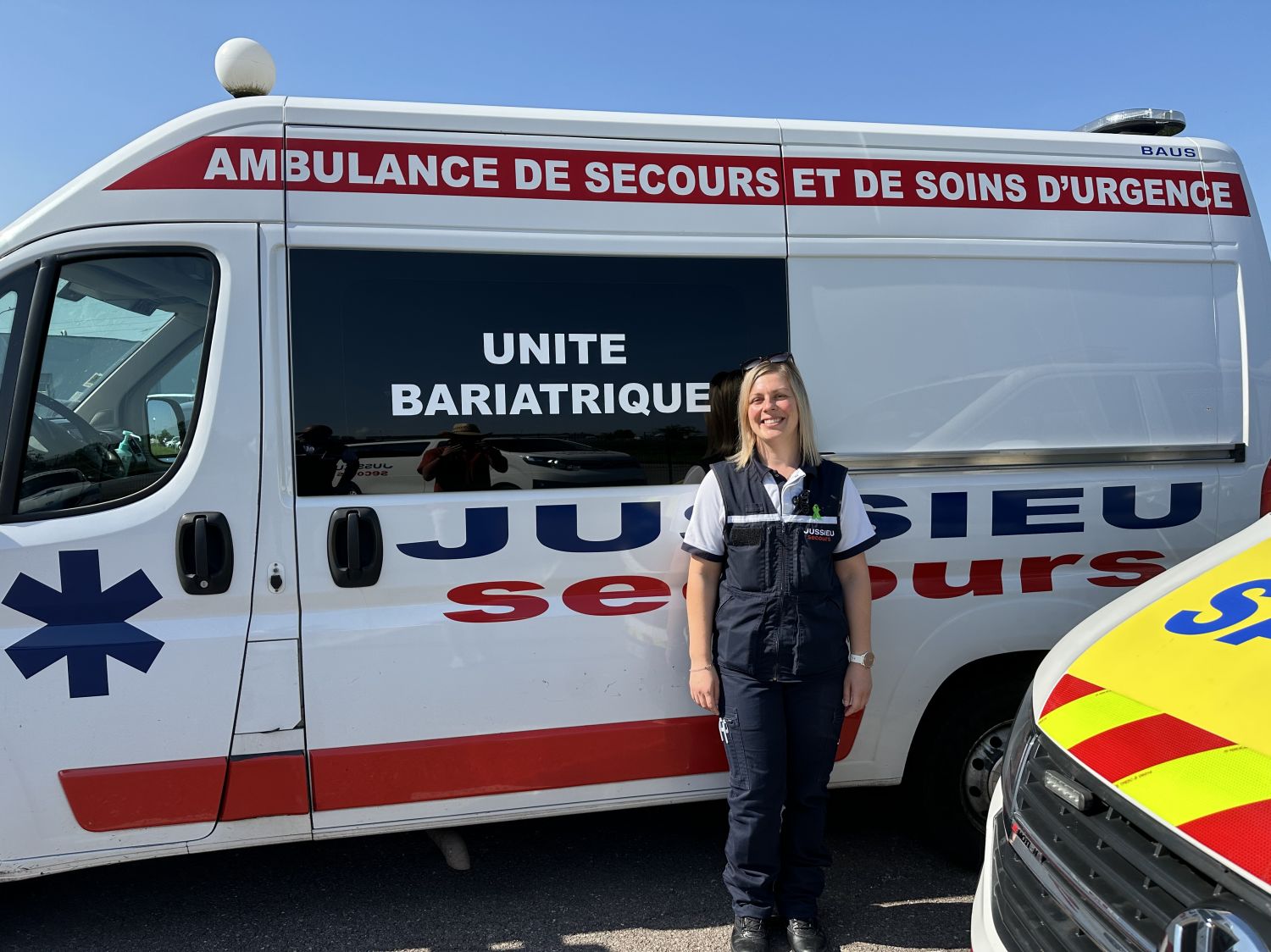 Ambulancier : un métier passion, en manque d'effectif, dépeint par Cynthia Greff