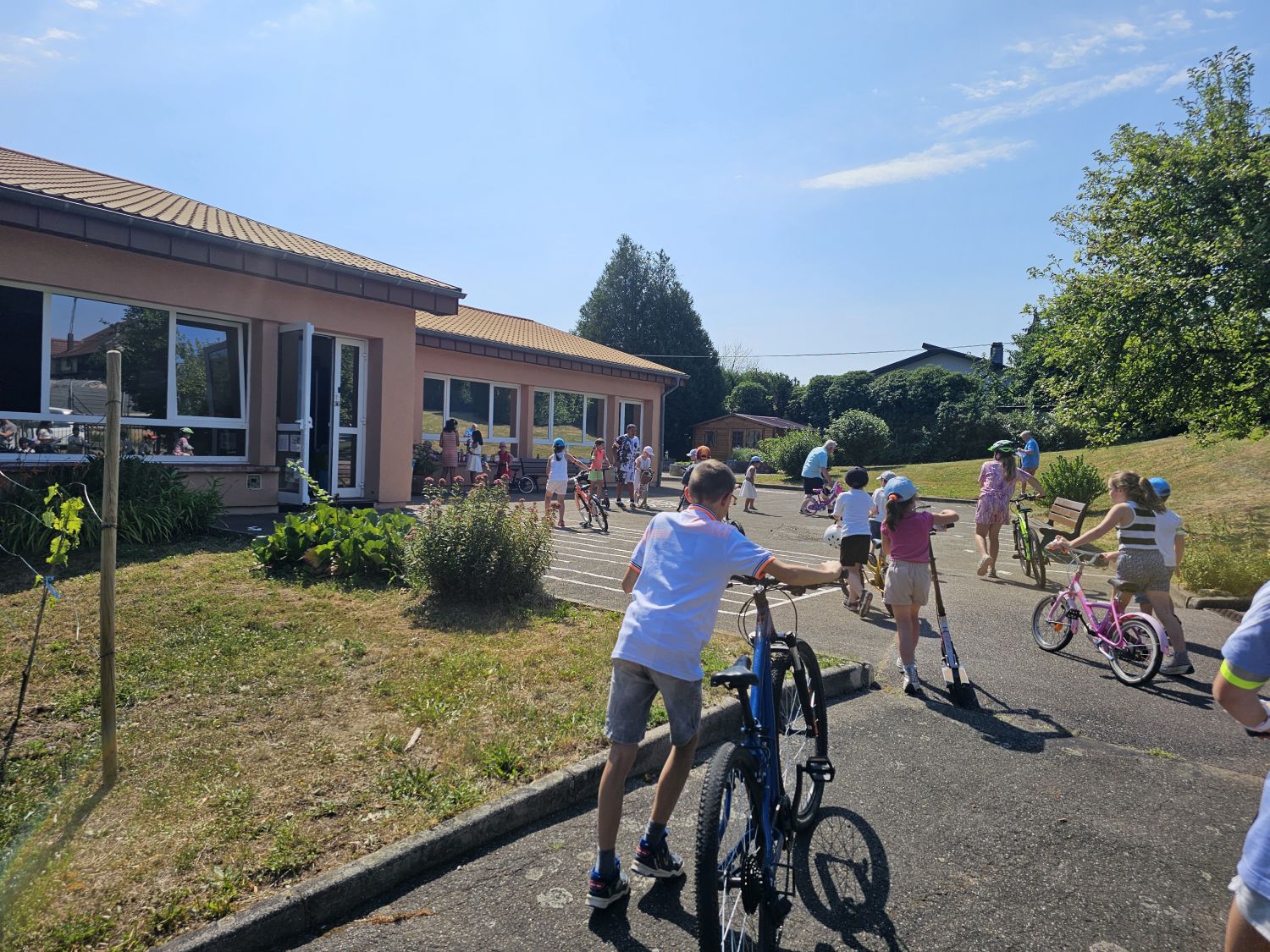 Les vacances scolaires commencent aujourd'hui pour le plus grand bonheur des élèves de l'école de Roth