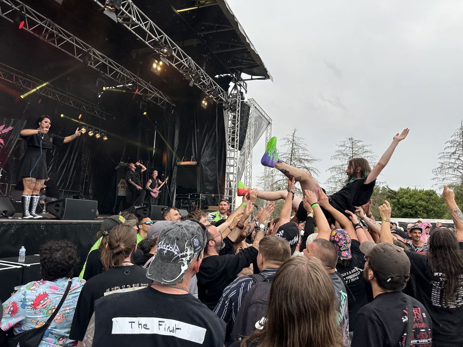 Des festivaliers endiablés au MozHell Open Air