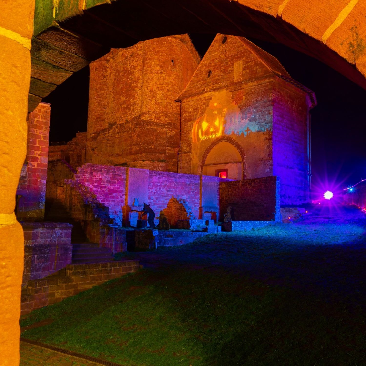 Jongleurs, cracheurs de feu et zombies pour Halloween au château de Lichtenberg