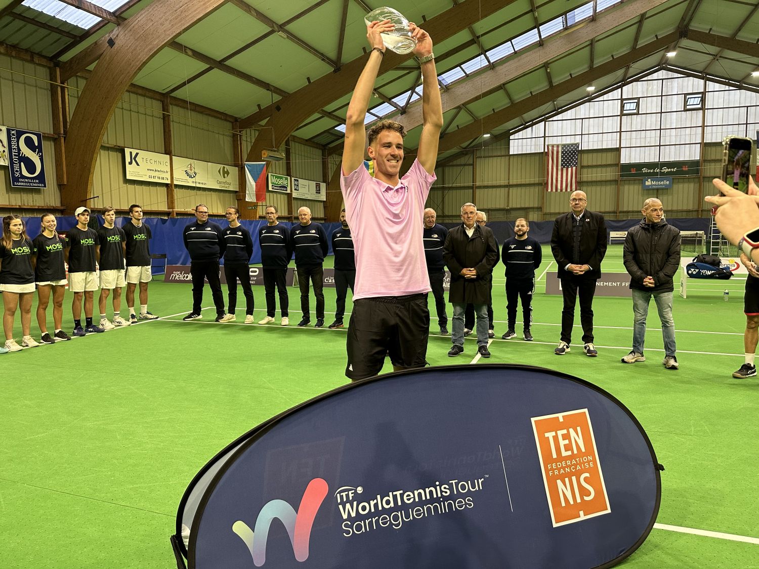 Les espoirs du tennis s'affrontent jusqu'à dimanche pour les 30 ans des internationaux