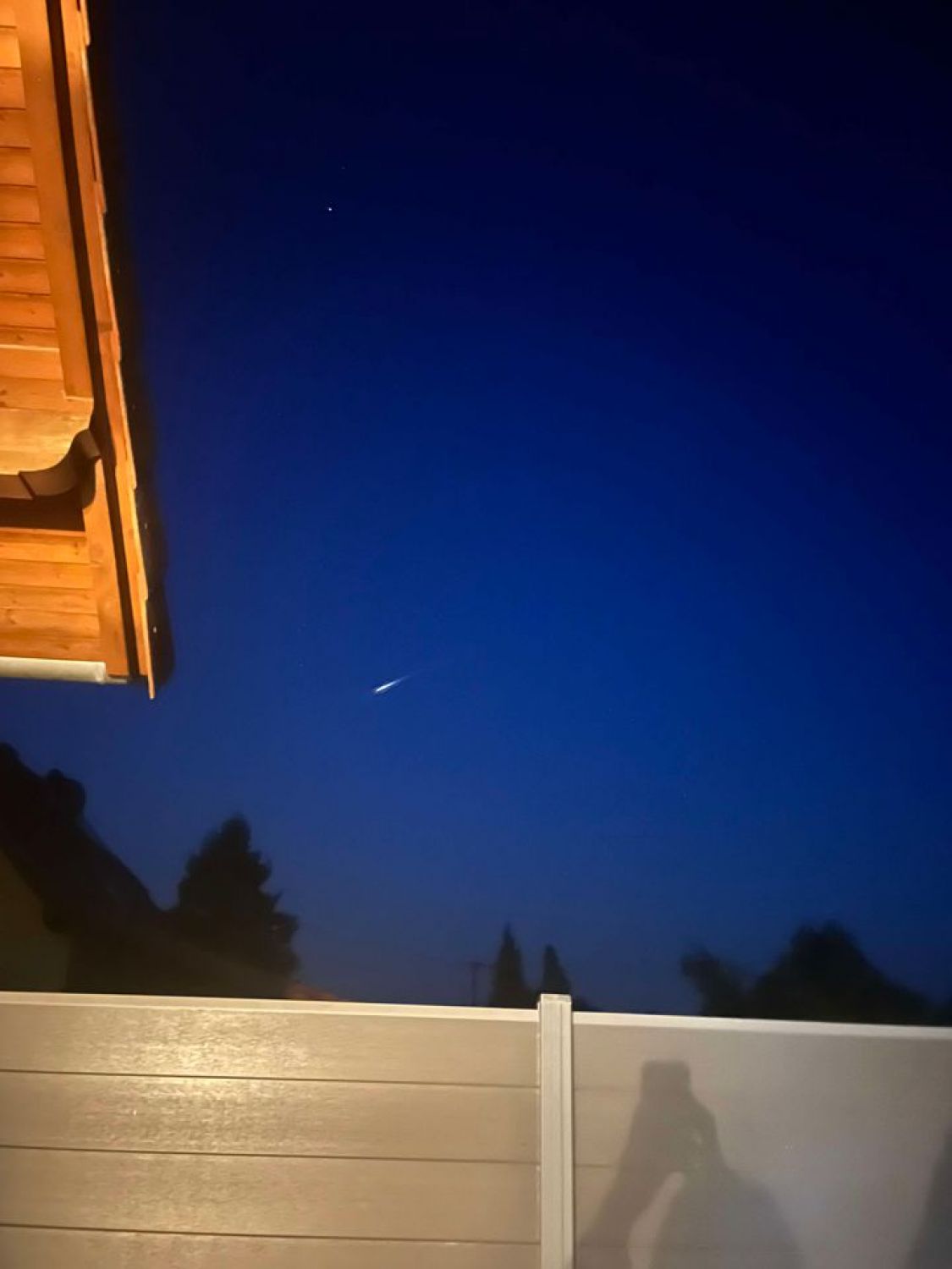 Une étrange boule de feu a traversé le ciel hier soir