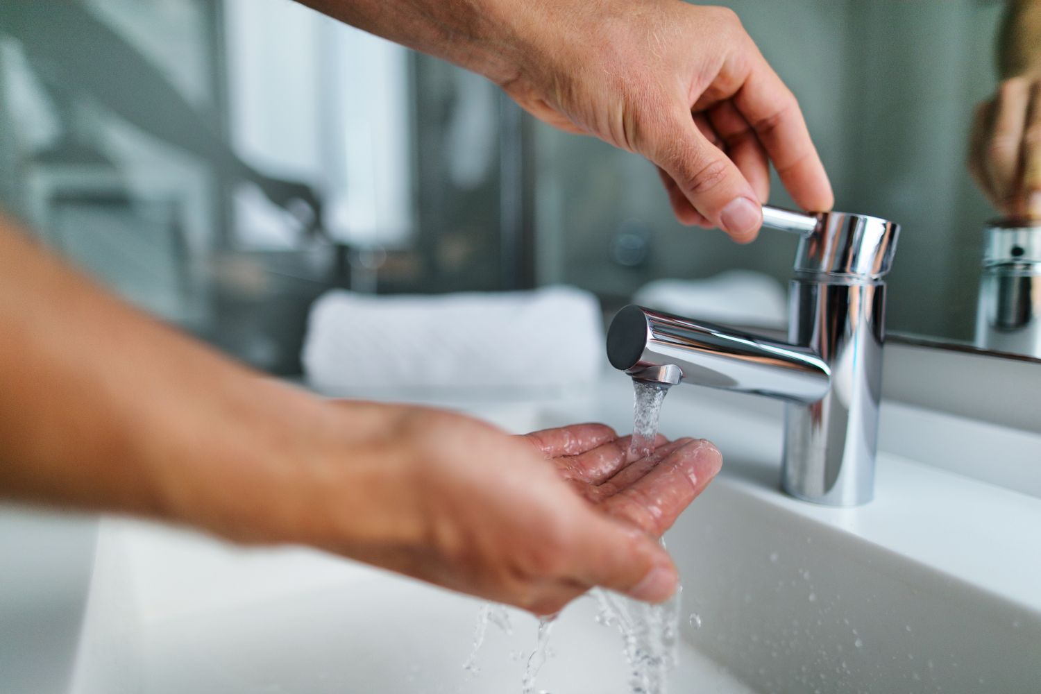 L’eau du robinet contient-elle des polluants éternels ?