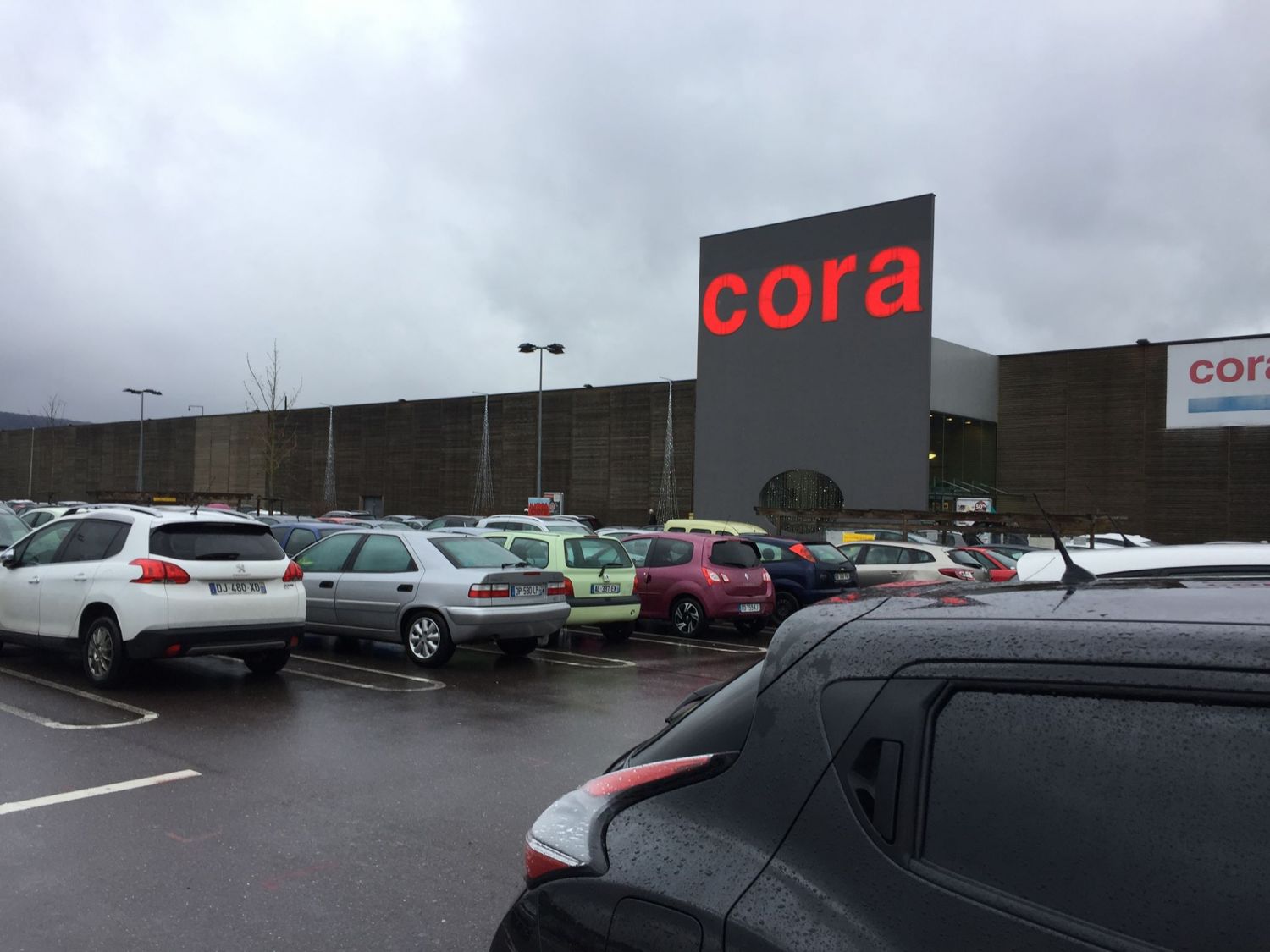 Le Carrefour de Longeville-lès-Saint-Avold a été évacué en raison d’une alerte à la bombe