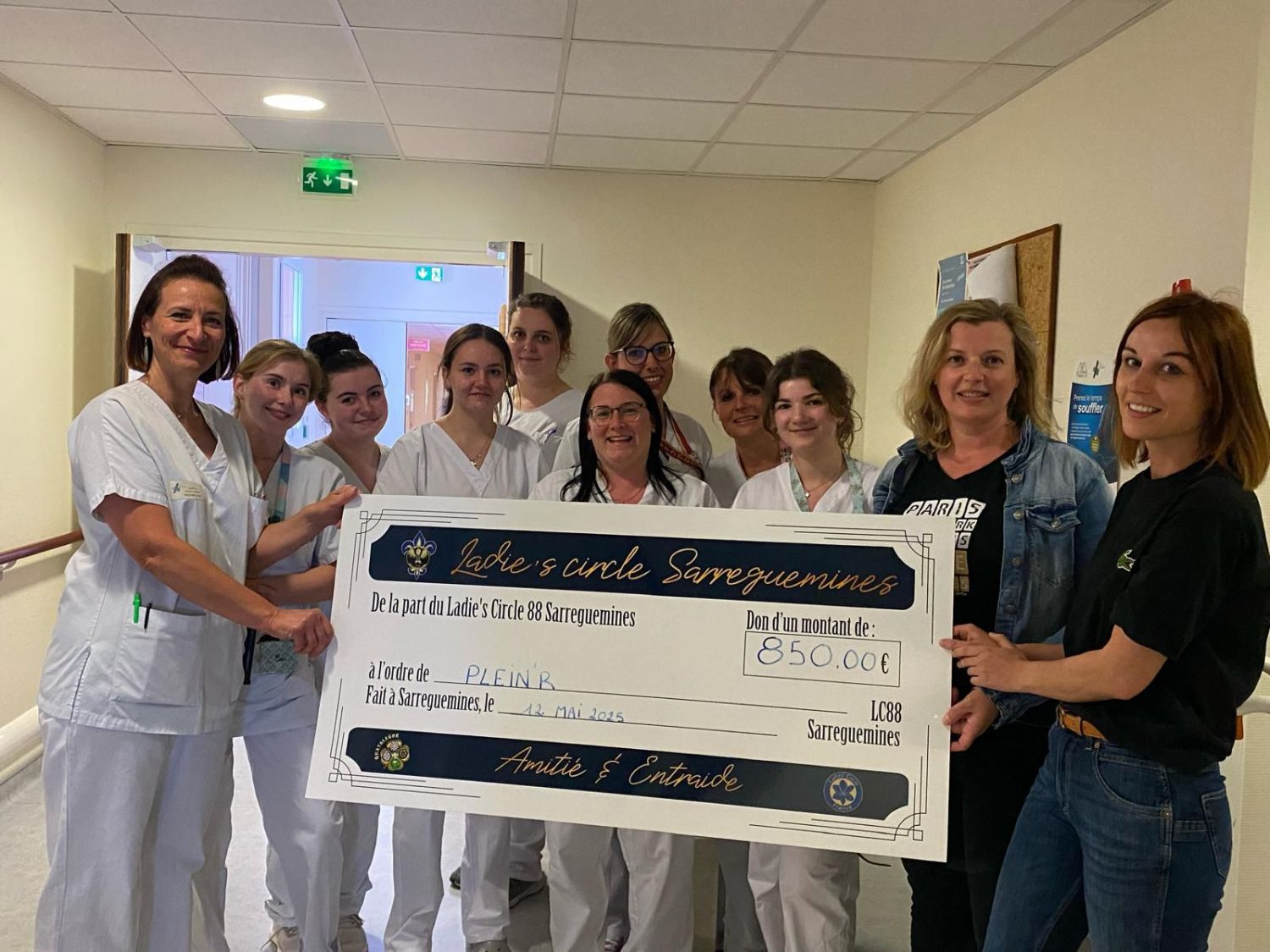 A Sarreguemines, le club « Ladies’ circle » remet un chèque de 850€ à une association de l’hôpital Robert Pax