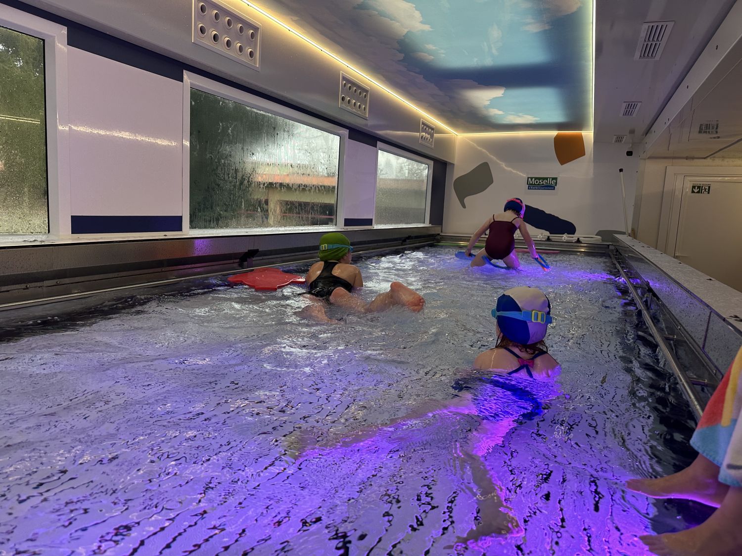 Après Château-Salins, Dieuze et Rémilly, le centre aquatique mobile du Département est à Morhange