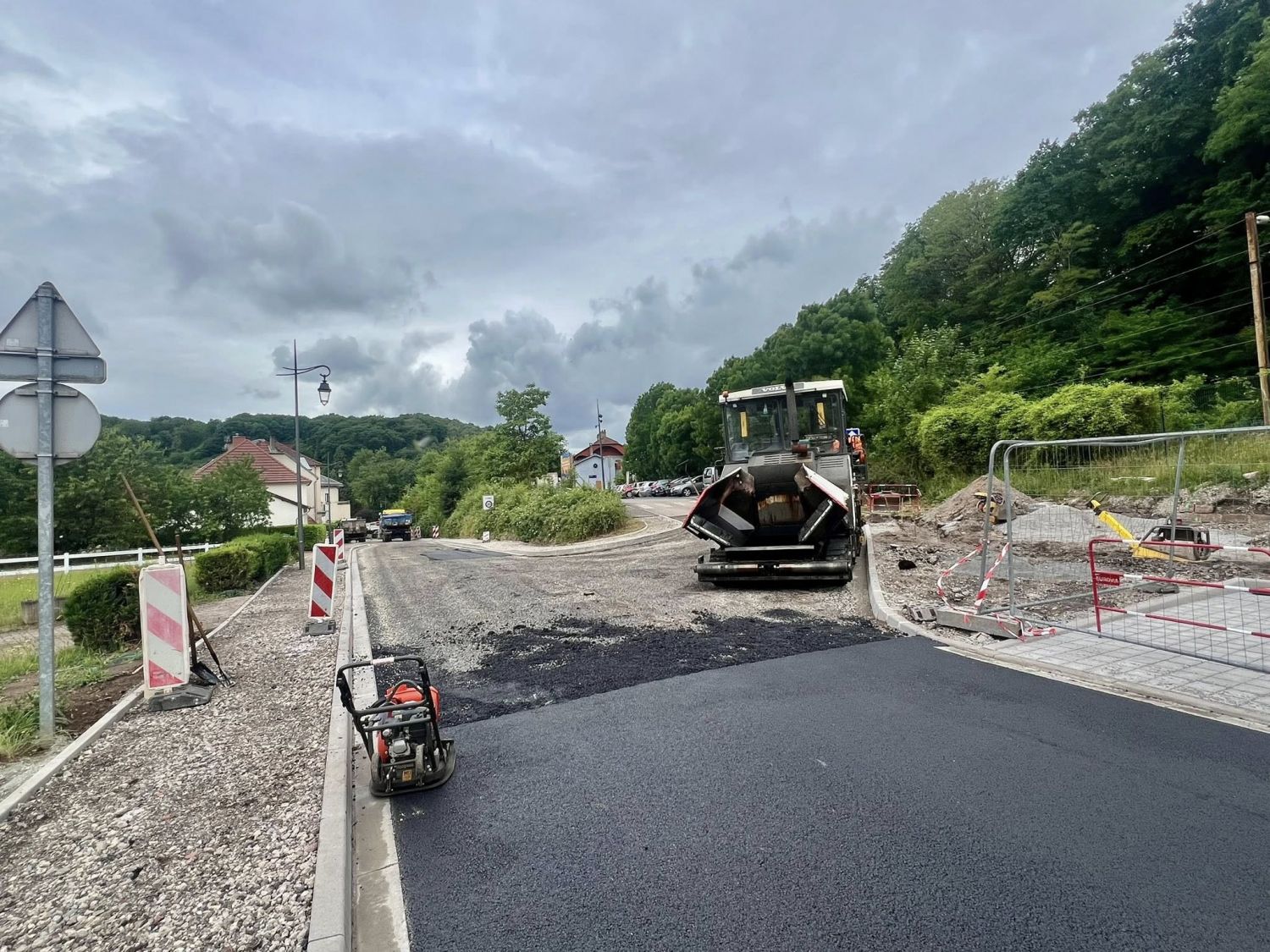 Les travaux se terminent enfin dans la rue du chemin de fer à Hombourg-Haut