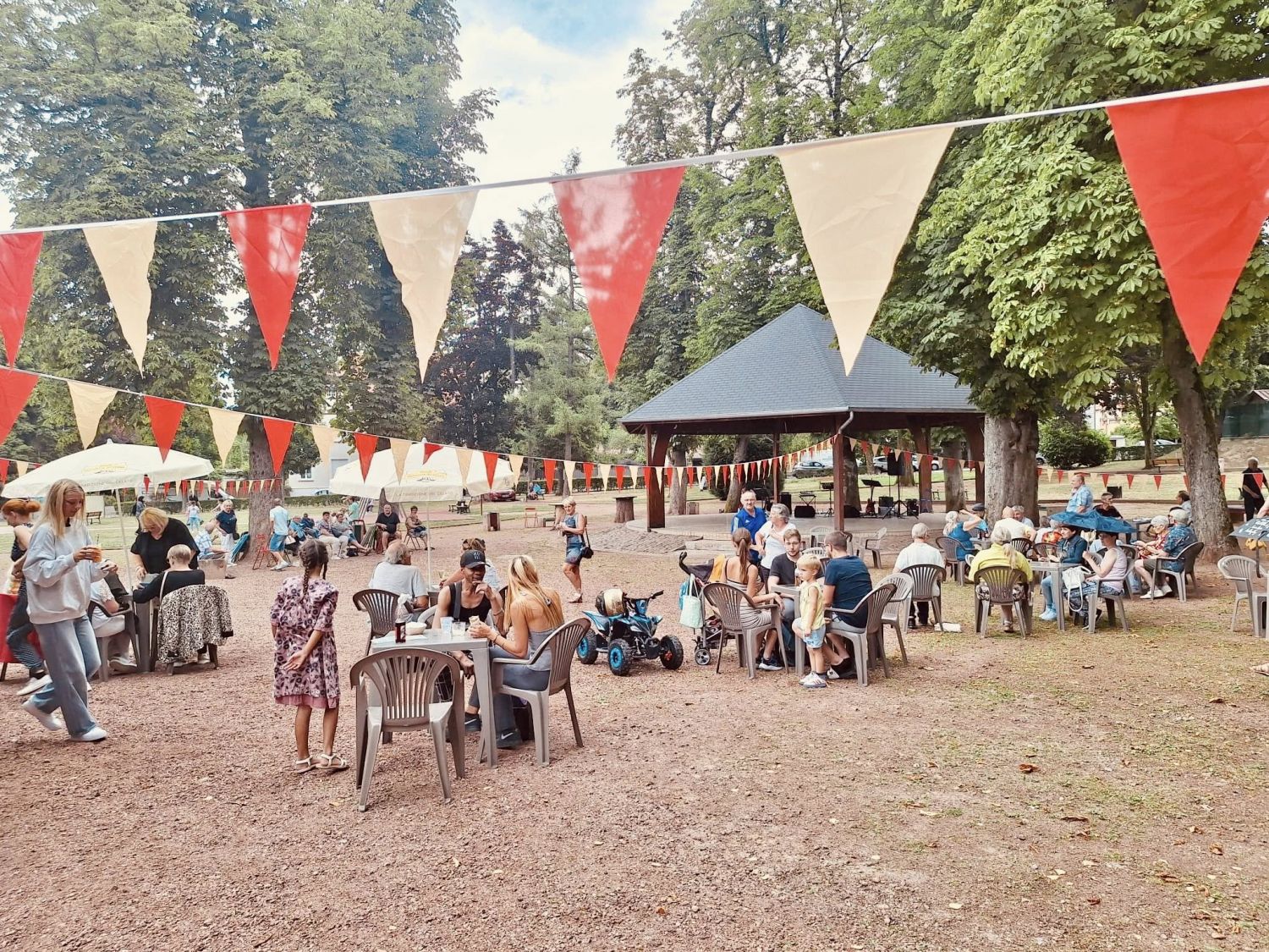 Des guinguettes s’installent sur le territoire pendant les vacances d’été