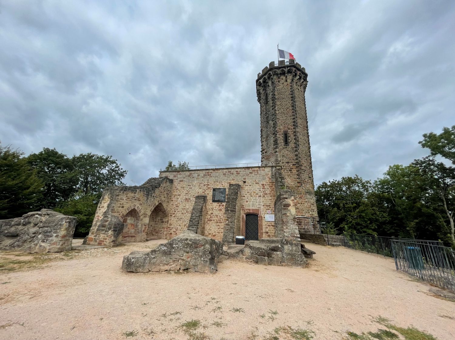 Pendant les vacances, les Amis des Orgues de Forbach proposent des visites guidées de la tour du Schlossberg