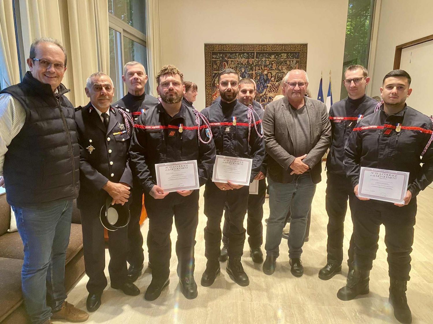 Sept pompiers morhangeois ont été honorés pour leur courage