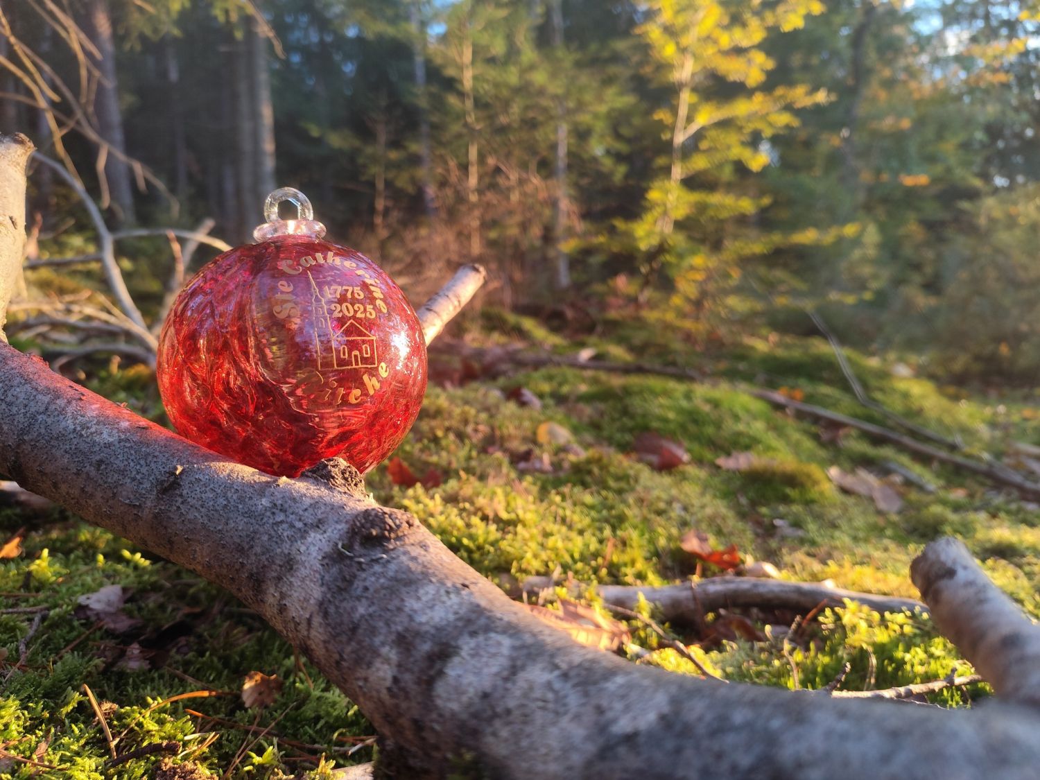 Une boule de Noël en cristal pour célébrer les 250 ans de la consécration de l’église de Bitche