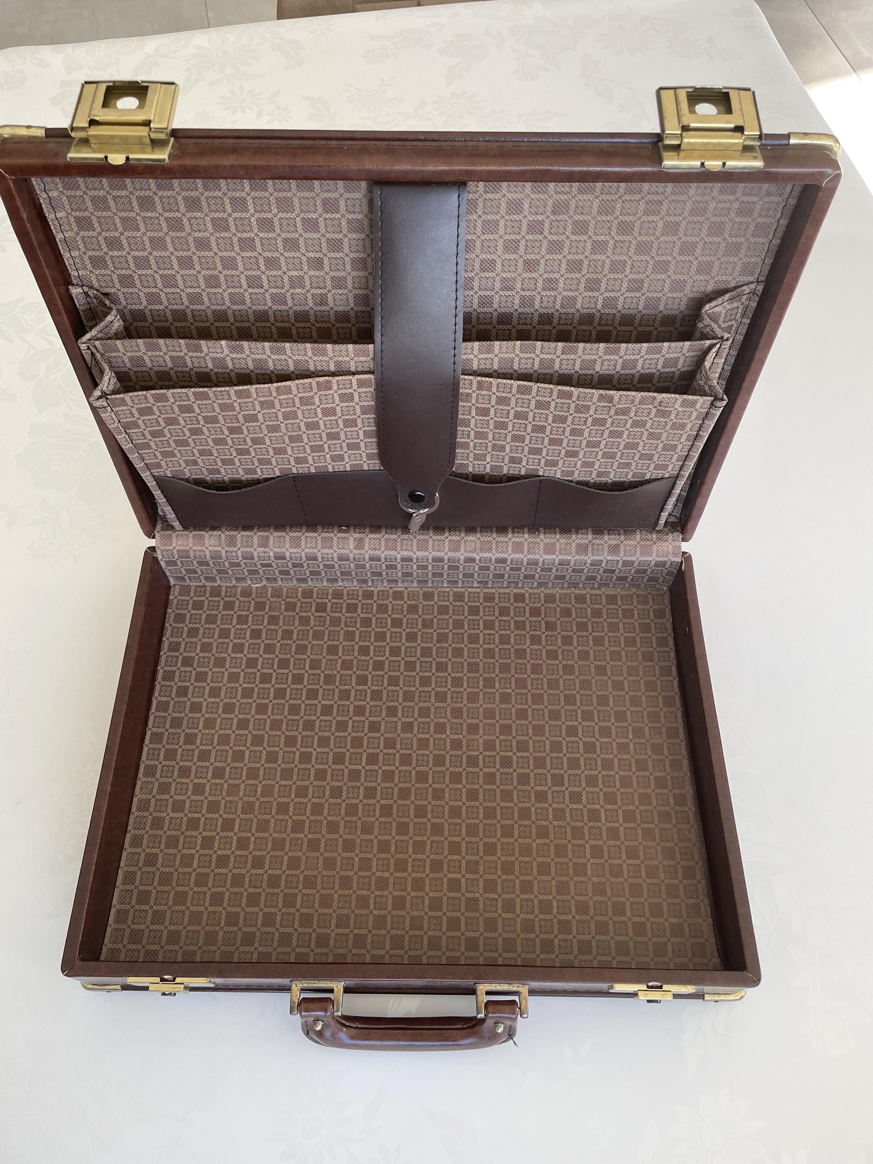 ?? vendre : Mallette en cuir et porte chemise - Radio M?�lodie