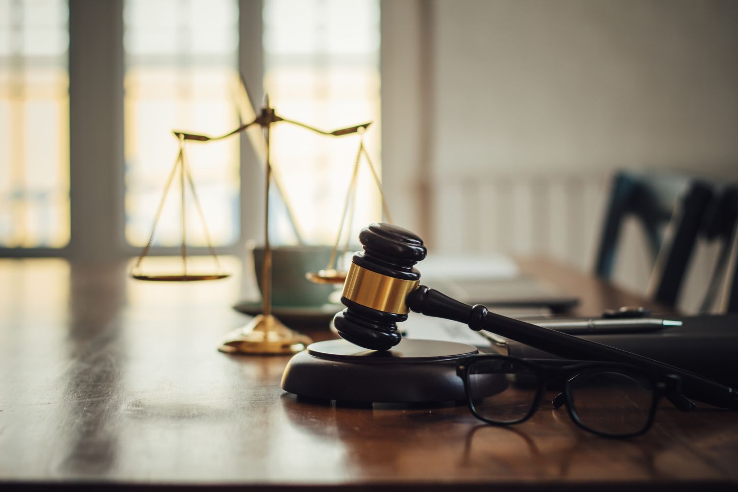 Protection juridique et aide juridictionnelle, quelles sont les conditions pour en bénéficier ? 