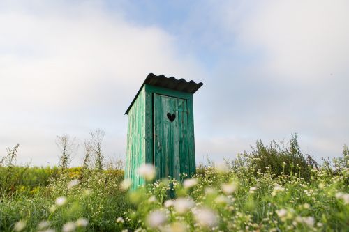 L'été ce n'est pas si reposant : les toilettes du camping, là où le confort prend aussi des vacances episode artwork