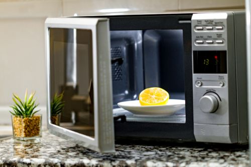 Le plateau du micro-ondes ne tourne plus